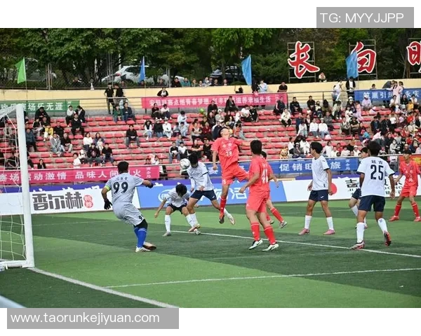 14号足球星引领球队攻防节奏展现非凡实力与激情风采