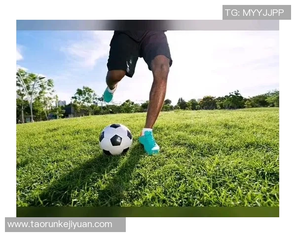 《探索未来足坛巨星的崛起之路 足球新星的训练与成长历程》