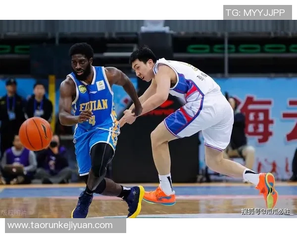 《足球篮球双星精彩瞬间集锦，跨界对决与巅峰对抗震撼呈现》