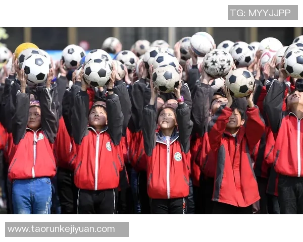 从球场到搞笑舞台 足球明星们的趣味人生大揭秘