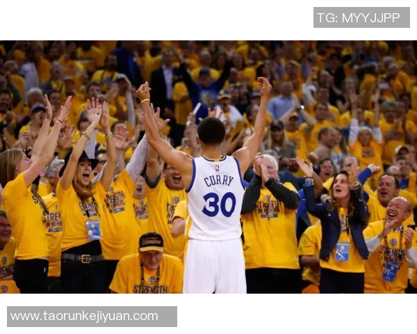 以一首诗描绘足球巨星风采，感受他们赛场上的荣耀与激情