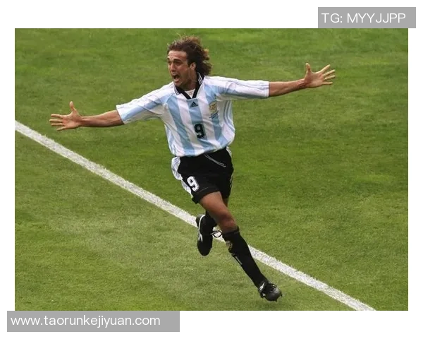 我最喜欢的足球球星是谁他在场上展现了怎样的风采与魅力