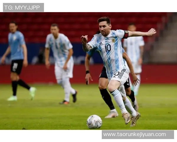 梅西身着球星足球服超清细节照片展示世界级足球技巧与风采